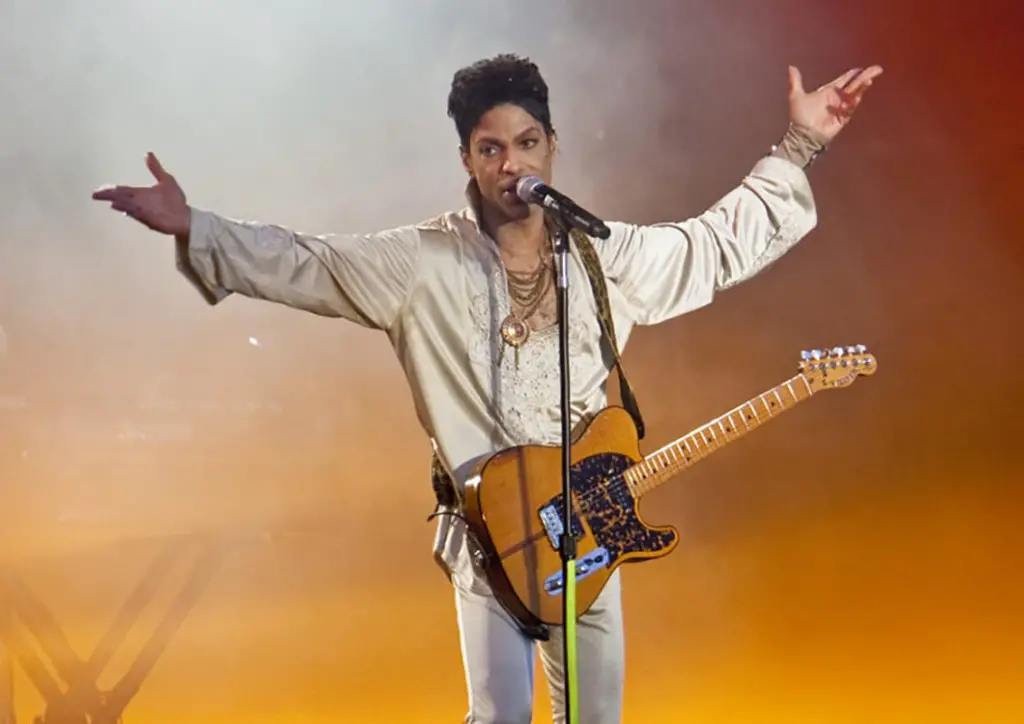 Prince murió un 21 de abril, pero su música sigue gritando color, deseo y libertad: 10 claves de un genio sin molde