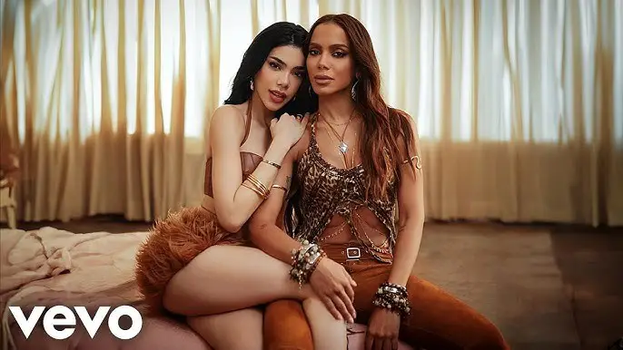 Kenia OS y Anitta desatan el lado más físico del reggaetón con un cruce que no pide permiso