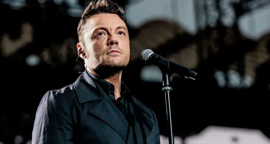 Tiziano Ferro: El Cantautor que Redefinió la Música Italiana y Rompió Barreras