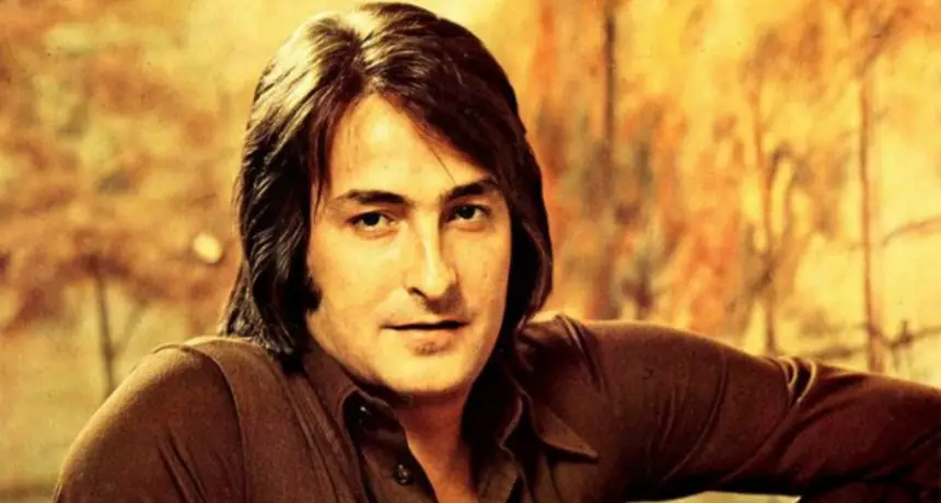 A 52 años de su partida, Nino Bravo sigue cantando fuerte donde duele: 10 razones por las que su voz nunca se apagó