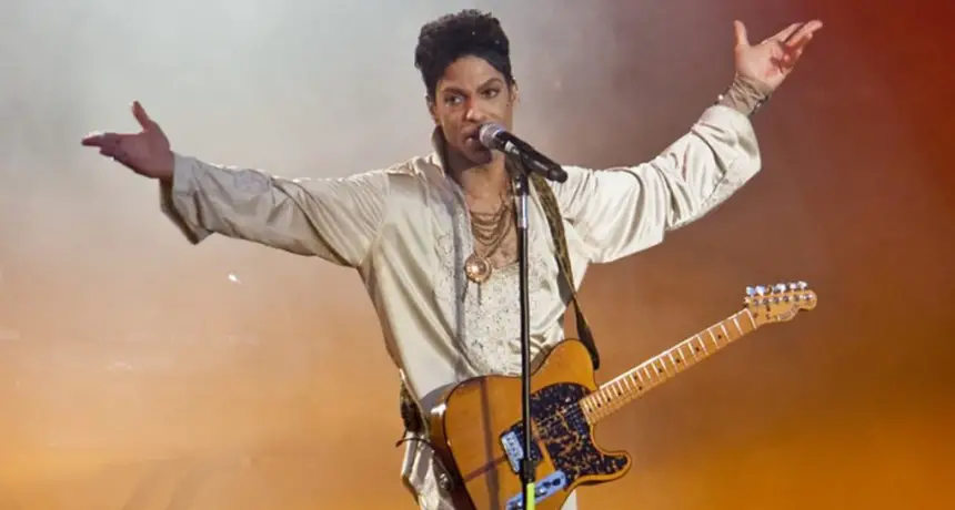 Prince murió un 21 de abril, pero su música sigue gritando color, deseo y libertad: 10 claves de un genio sin molde