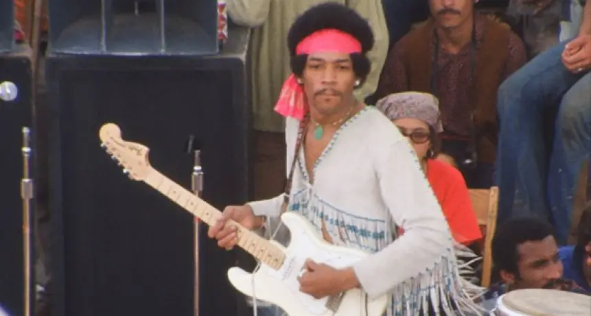 Jimi Hendrix en Woodstock: La leyenda detrás de una actuación inolvidable.