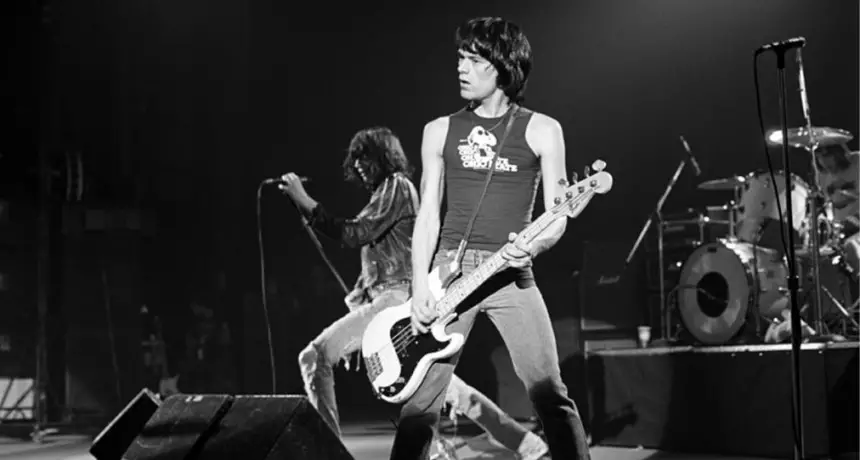 Dee Dee Ramone: El alma rebelde detrás de The Ramones y su legado inmortal.