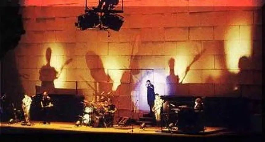 Pink Floyd y la inmersiva experiencia de The Wall en Earls Court, 1980: Un show que redefinió los conciertos de rock.