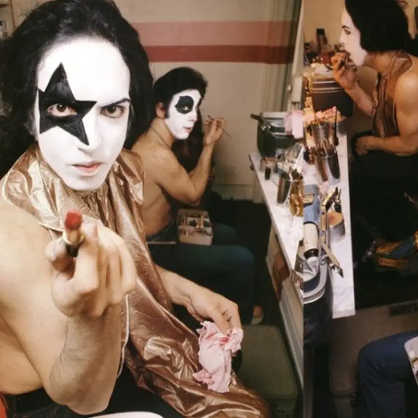 El día que KISS se quitó el maquillaje en MTV: La reinvención de una banda legendaria.