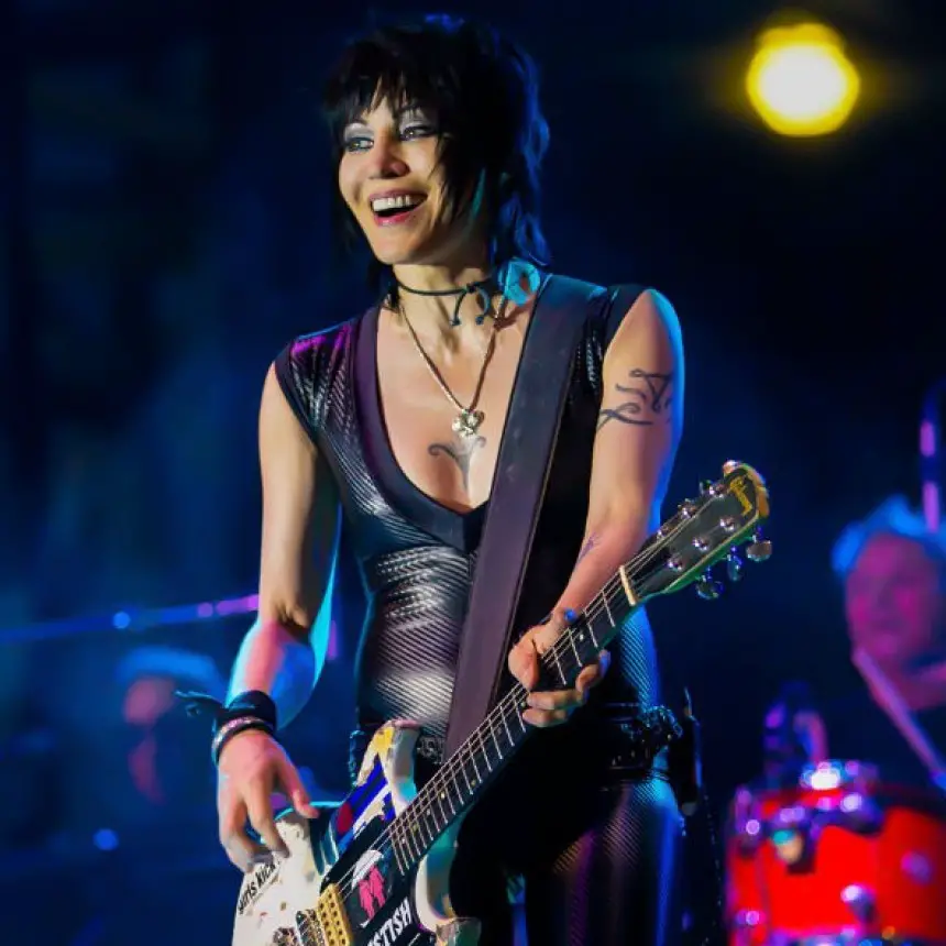Joan Jett: La Reina del Rock, su legado y las canciones que marcaron una era.