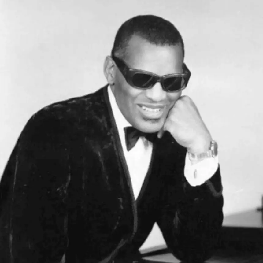 Ray Charles: 5 Discos Imprescindibles y Sus 10 Mayores Éxitos.