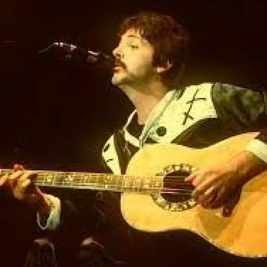 Paul McCartney y Wings en Venecia: Un concierto benéfico con consecuencias inesperadas.