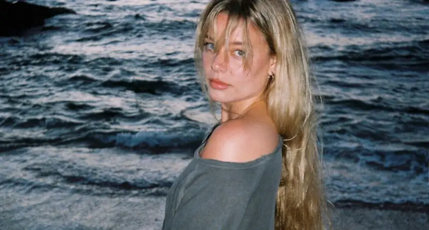 Marina Reche conquista con Oscuridad: Un viaje emocional a través de su último disco.