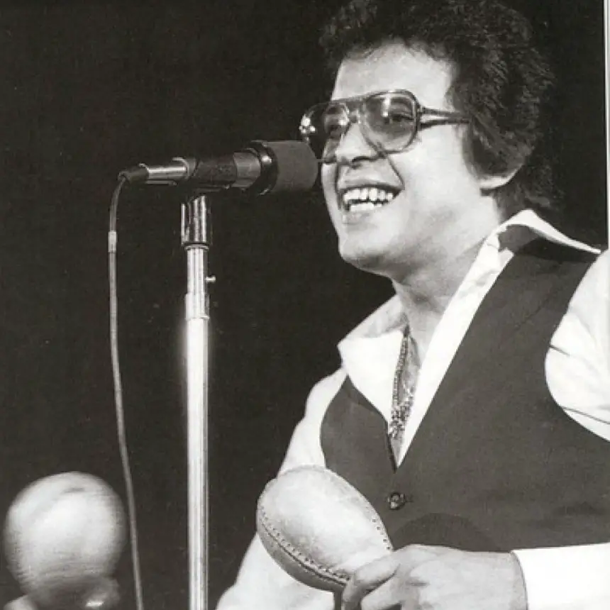 Héctor Lavoe: El Cantante que Definió la Salsa con Pasión y Dolor.