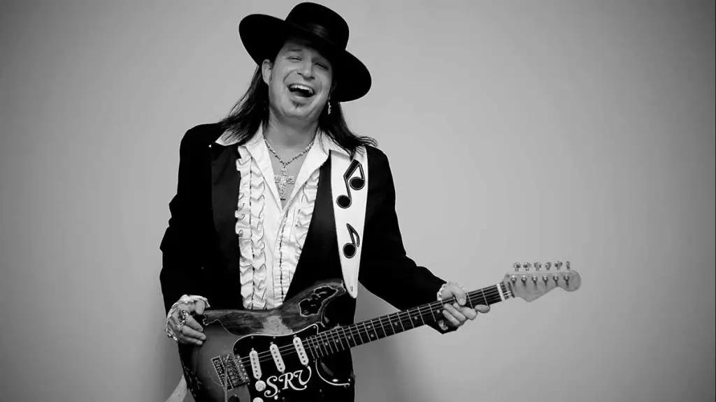 Stevie Ray Vaughan: 5 discos esenciales en su aniversario para entender su legado y maestría.