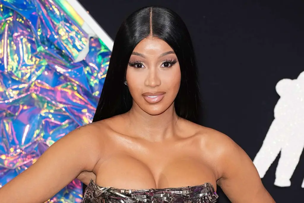 Cardi B: Celebrando su legado musical con sus 10 éxitos más icónicos.