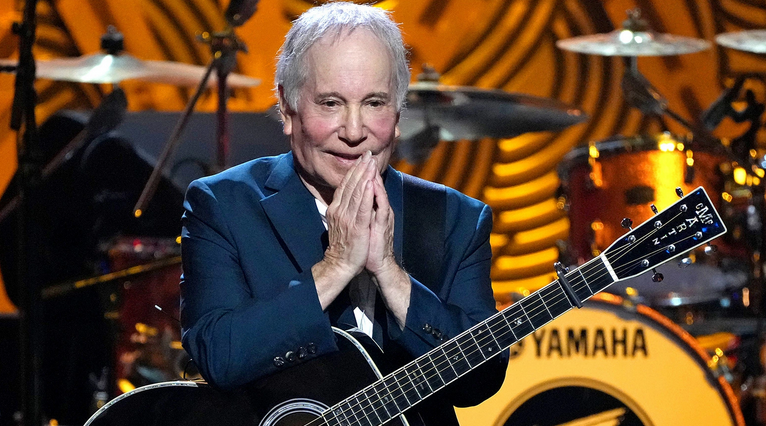 Celebramos el legado de Paul Simon: 5 discos esenciales que debes escuchar.