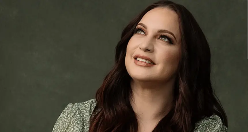 Las 10 canciones más tocadas de Christine D'Clario y cómo tocarlas en AcordesWeb.