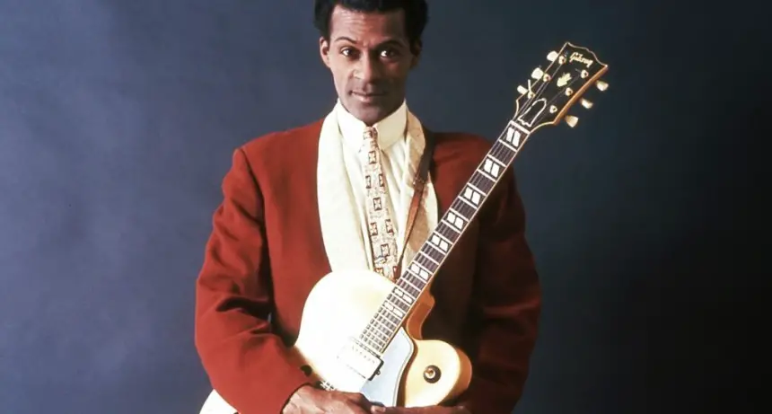 Chuck Berry: El pionero del rock and roll que cambió la música para siempre.