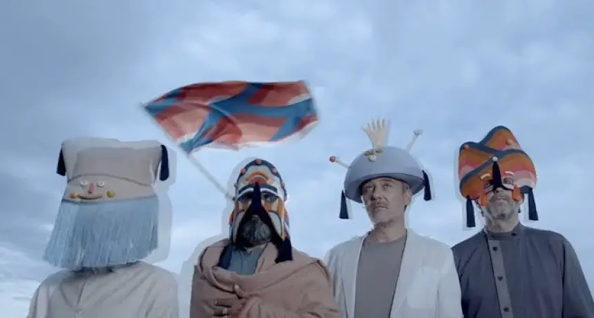 Love of Lesbian: Un viaje a través de su último disco Ejército de Salvación. Acordes completos y su legado en la música.