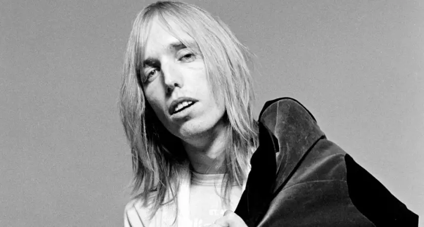 Celebrando el legado de Tom Petty: 5 álbumes esenciales y sus 10 mejores canciones.