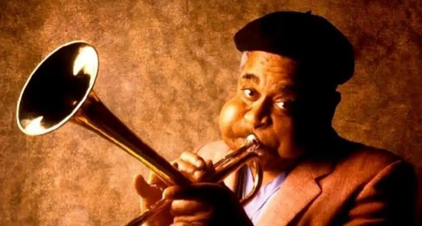 Dizzy Gillespie: el genio del jazz que revolucionó la música con su trompeta.