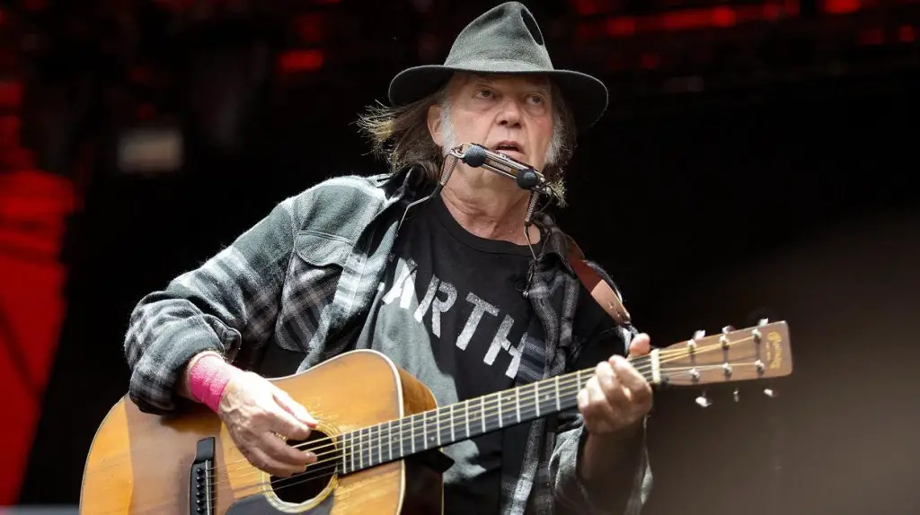 Neil Young: 5 discos esenciales y sus 10 mejores canciones de todos los tiempos.