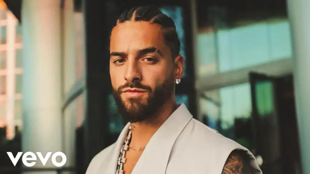 Maluma sorprende con Cosas Pendientes, un regreso al reguetón más íntimo.