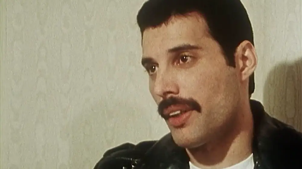 Freddie Mercury: 33 años desde su partida, recordamos su legado inmortal.