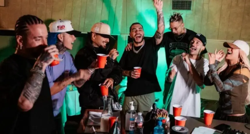 Karol G une a Colombia con 