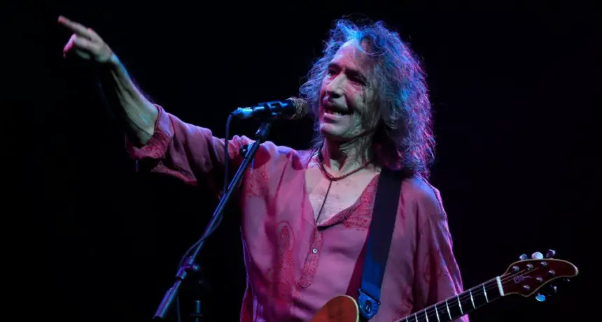 Top 10 canciones de Robe Iniesta en AcordesWeb: Emoción y crudeza en estado puro.