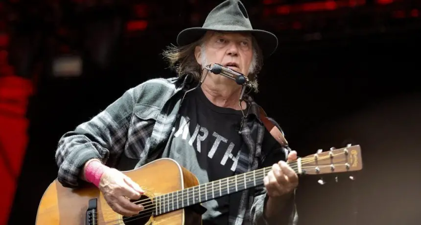 Neil Young: 5 discos esenciales y sus 10 mejores canciones de todos los tiempos.