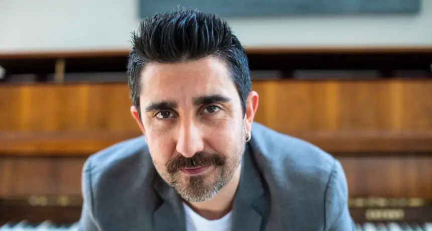 Top 10 Canciones de Alex Ubago Más Tocadas: Romance y Nostalgia en Cada Nota.