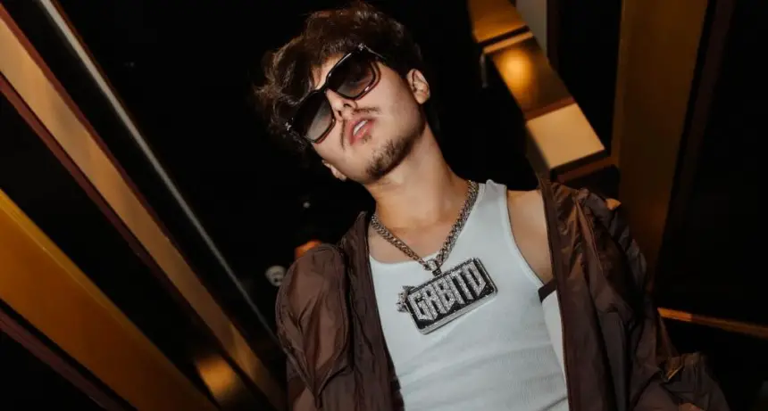 Gabito Ballesteros presenta Mono Verde, una propuesta vibrante y original.