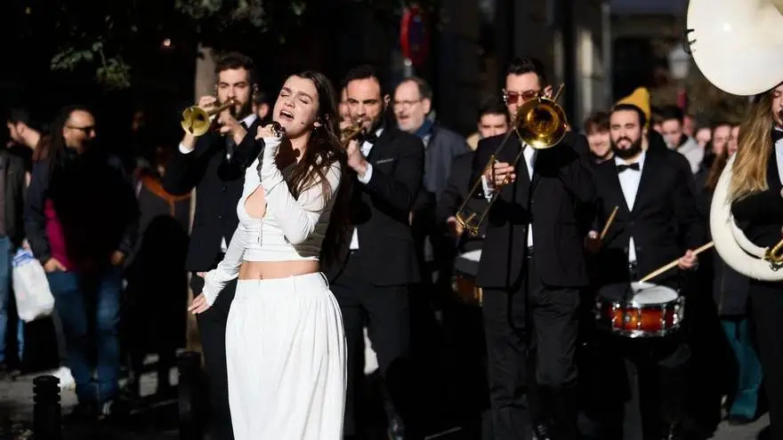 Amaia lanza Tengo un pensamiento y revela detalles de su próximo álbum Si abro los ojos no es real.