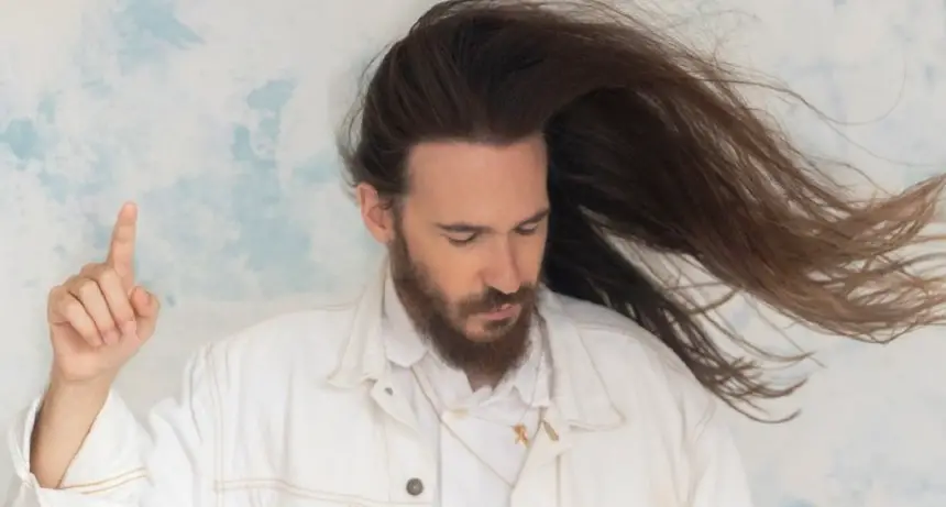 Carlos Sadness estrena 