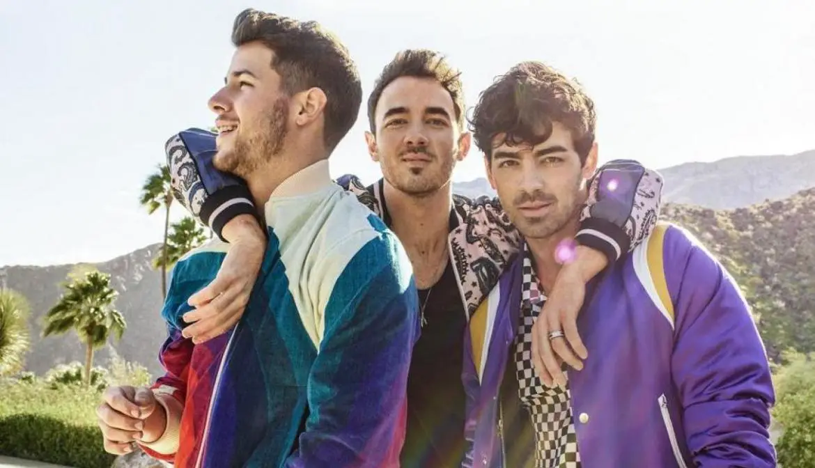 ▷ GIVE LOVE TRY: (Jonas Brothers) Acordes para Guitarra, & Ukelele