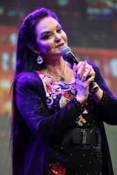 crystal gayle